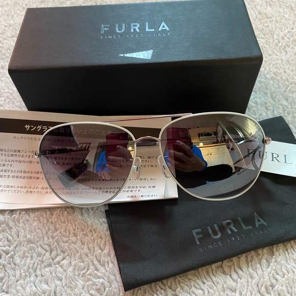 🌸SOLD🌸NEW AUTHENTIC FURLA SUNGLASSES - Picture 6 of 7